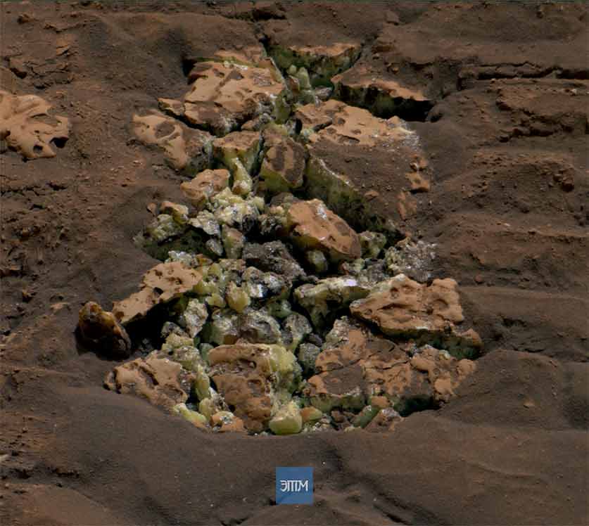 Марсоход Curiosity случайно раздавил камень и обнаружил нечто, чего на Марсе еще не видели 2 марс