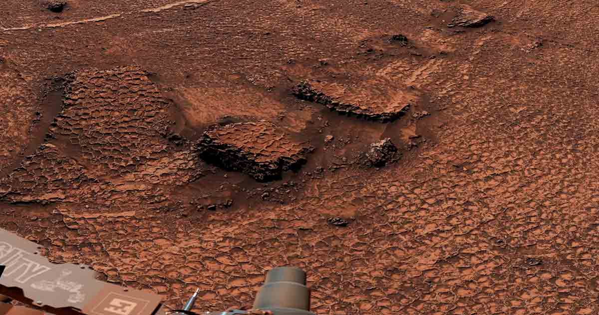 Крупный план: полигональные трещины и сотовые структуры Марса